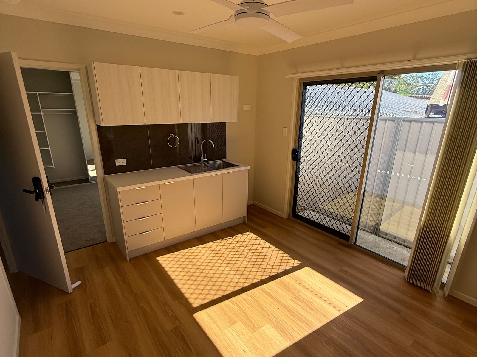 01-kitchenette-living